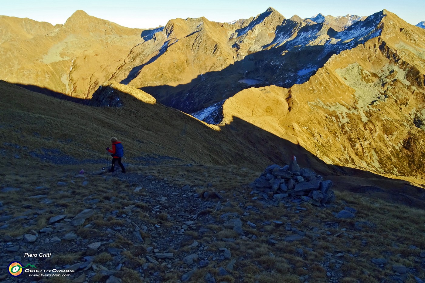 64 Da Cima di Lemma scendiamo al Passo di Tartano.JPG -                                